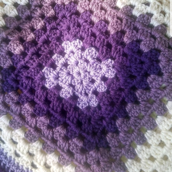 Vintage Grandma Square Quilt!🦋 - Picture 7 of 7